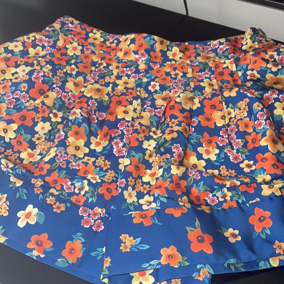 AMUR Oaklyn Pleated Floral Shorts NWOT - Picture 6 of 8